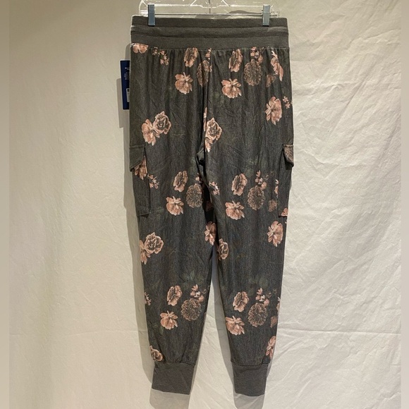 Marika Floral-Print Cargo Joggers, size L, NWT - Picture 5 of 5